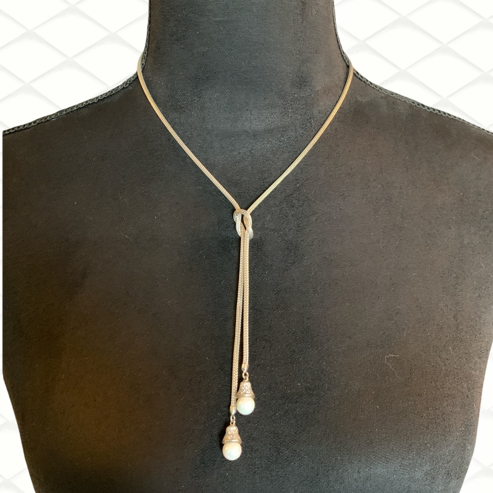 Beautiful Knot Necklace